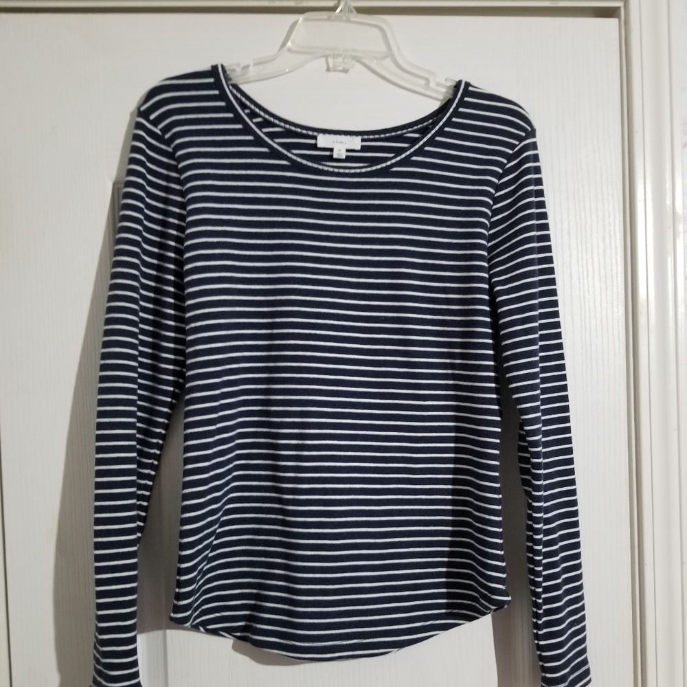 a loves a brand longsleeve top